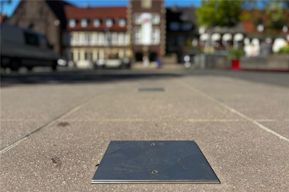 Das Fontänenfeld auf dem Marktplatz kann wegen eines technischen Defekts nicht in Betrieb genommen werden.