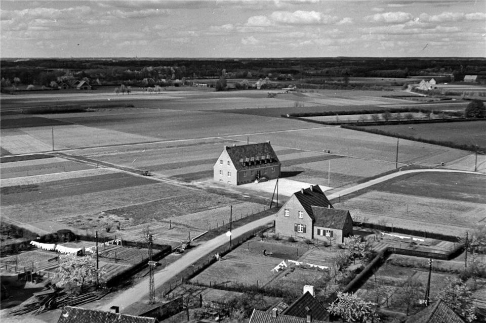 Das Foto stammt aus dem Jahr 1938 und zeigt das damalige Hitler-Jugendheim Raesfeld.