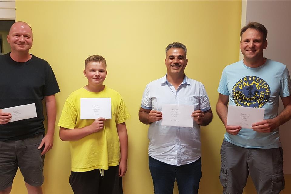 Das Foto zeigt die Turniersieger (v.r.n.l.): Marcel Kargel (4. Platz), Jean-Niklas Steinbring (3. Platz), Hasan Meree (Turniersieger) und Klaus Gesing (2. Platz).