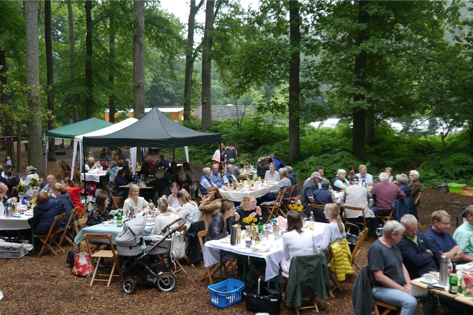 Das Frühstück wird diesmal vom Tiergarten in Pastors Busch in Raesfeld verlegt.