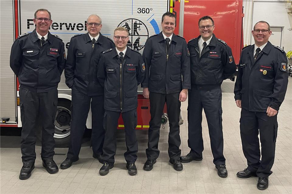 Das Führungsteam (v. l.): André Szczesny ( Leiter der Feuerwehr), Ralf Kock (scheidender stellvertretender Löschzugführer Raesfeld), André Brömmel (stellv. Löschzugführer Raesfeld), Sebastian Dirks (Löschzugführer Raesfeld), Thorsten Meis (stellv. Leiter der Feuerwehr) und Jörg Wachtmeister (stellv. Leiter der Feuerwehr).
