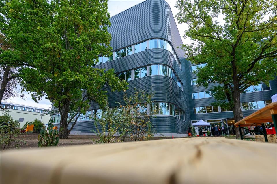 Das Gebäude des Max-Planck-Institutes für Mikrostrukturphysik öffnet am “Tag der Architektur„ seine Türen. (Archivbild) Hendrik Schmidt/dpa
