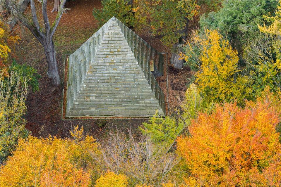Das Gebäude dient als Mausoleum für Graf Ernst zu Münster und seine Familie.Julian Stratenschulte/dpa