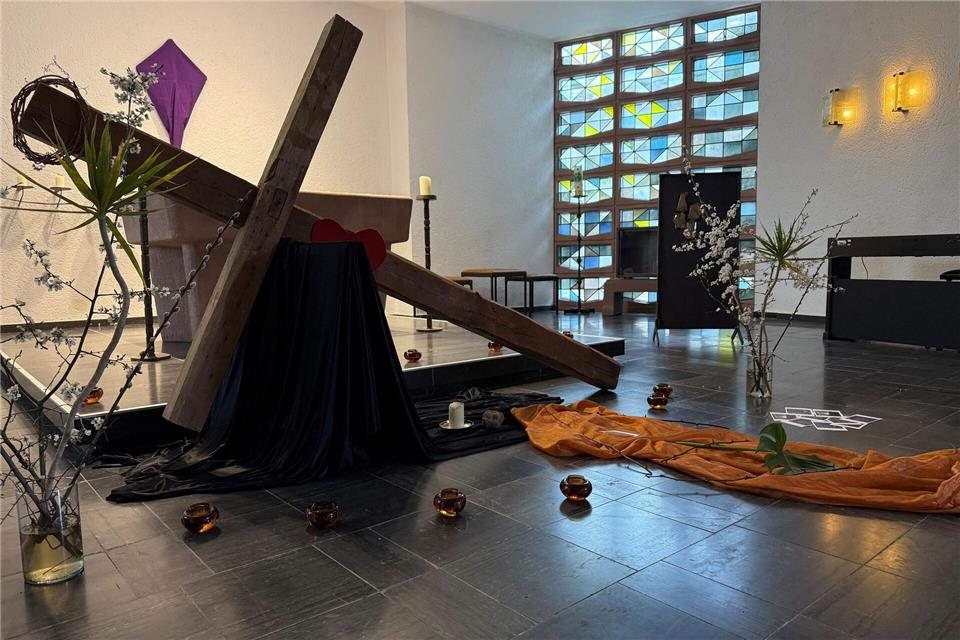 Das Gebäude ist von der katholischen Kirche teilweise - aber nicht komplett - umgewidmet worden - „teilprofaniert“ heißt der Fachausdruck dafür. Eine geweihte Kapelle lädt zum Beten ein. Michael Bauer/dpa