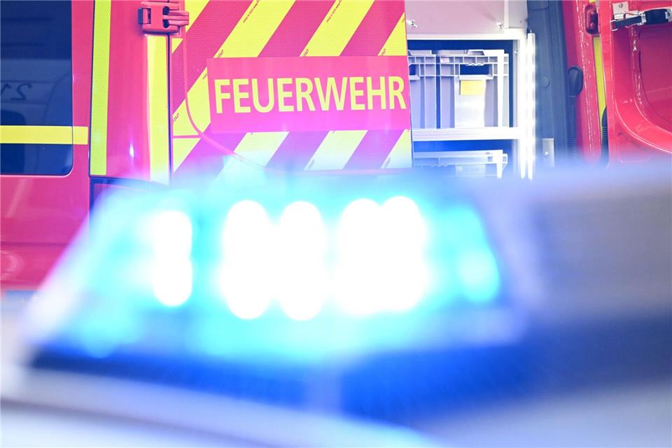 Das Gebäude konnte nach den Löscharbeiten wieder betreten werden.(Symbolbild)Bernd Weißbrod/dpa