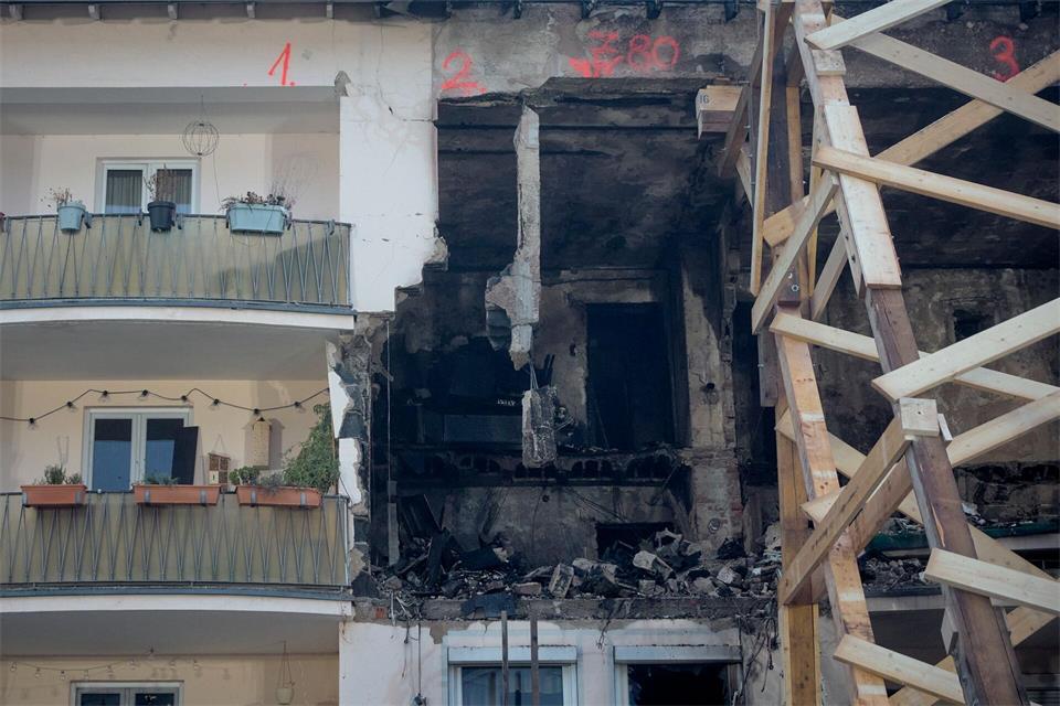 Das Gebäude und die beschädigten Wohnungen mussten stabilisiert werden.Tizian Gerbing/dpa