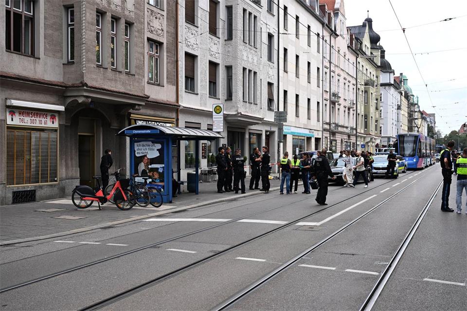 Das Gelände um den Einsatzort war weiträumig abgesperrt. Felix Hörhager/dpa