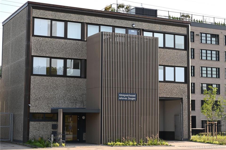 Das Gemeindezentrum in Hamburg-Alsterdorf wurde nach dem Amoklauf vom 9. März 2023 komplett renoviert. (Archivbild)Katrin Luxenburger/dpa