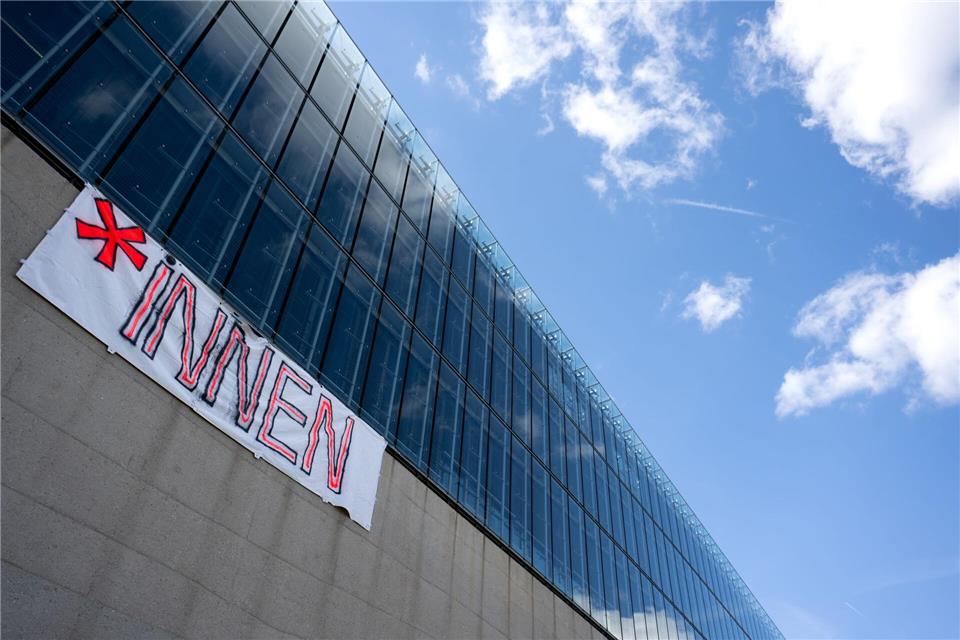 Paritätischer beharrt auf genderneutralem Sprachstil Das Genderverbot in Hessen sieht vor, dass in vielen Bereichen Wörter mit Sternchen nicht mehr verwendet werden dürfen. (Symbolbild)Sven Hoppe/dpa