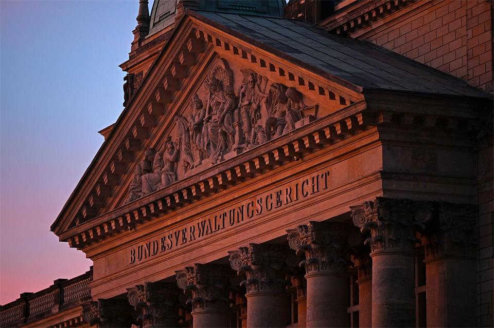 Das Gericht befasst sich mit dem Schicksal zweier Justizbeamter aus NRW. (Archivbild)Jennifer Brückner/dpa