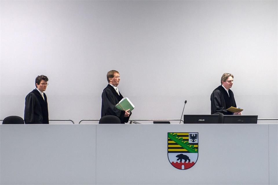Das Gericht hatte den 51 Jahre alten Angeklagten am 26. Juni unter anderem wegen Mordes in sechs Fällen und versuchten Mordes in über 200 Fällen schuldig gesprochen. (Archivbild)Klaus-Dietmar Gabbert/dpa
