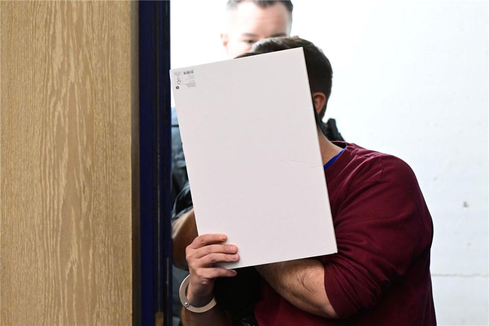 Prozess nach Todesfahrt: „Getrieben von starker Wut“  Das Gericht muss klären, ob der Angeklagte der Todesfahrt von Mannheim schuldfähig ist. Bernd Weißbrod/dpa