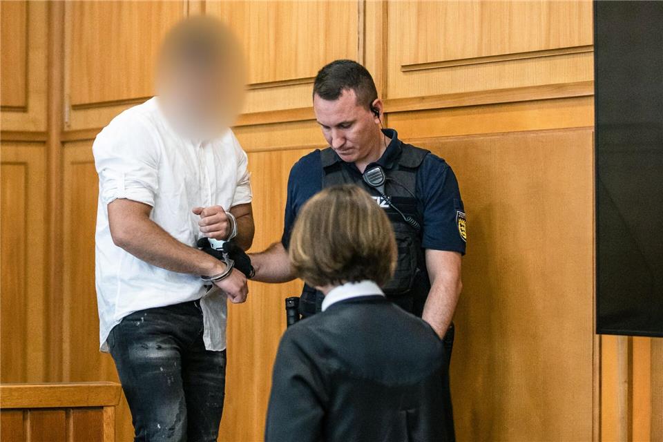 Das Gericht sieht den Mann trotz seiner Haft als Gefahr an. (Archivbild) Christoph Schmidt/dpa