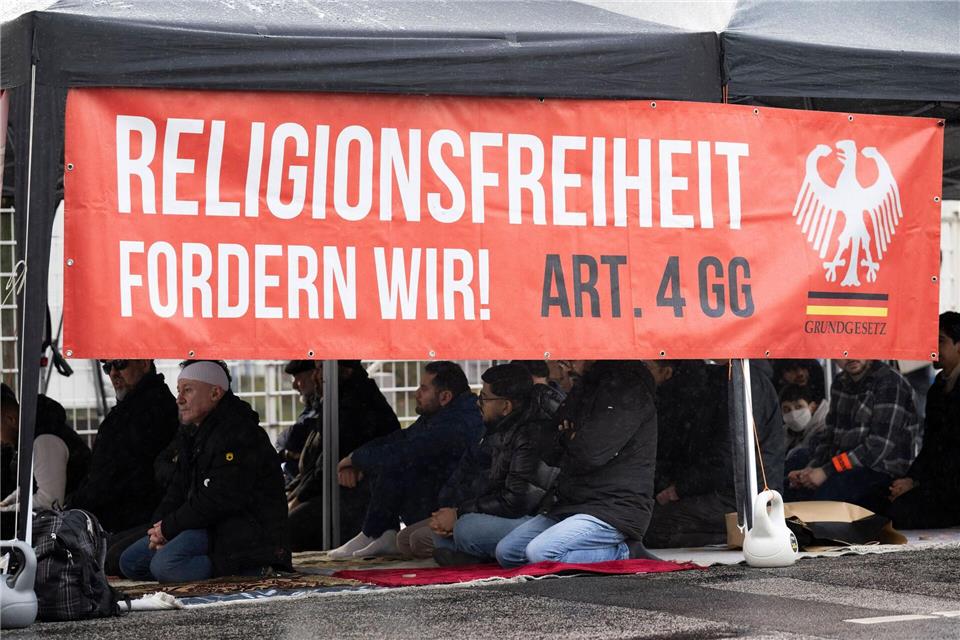 Das Gericht stufte die Treffen als Versammlung ein. (Archivbild)Boris Roessler/dpa