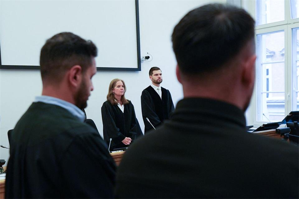 Das Gericht verurteilt den 18-jährigen Unfallfahrer zu einer Jugendstrafe von sieben Jahren.Marcus Brandt/dpa