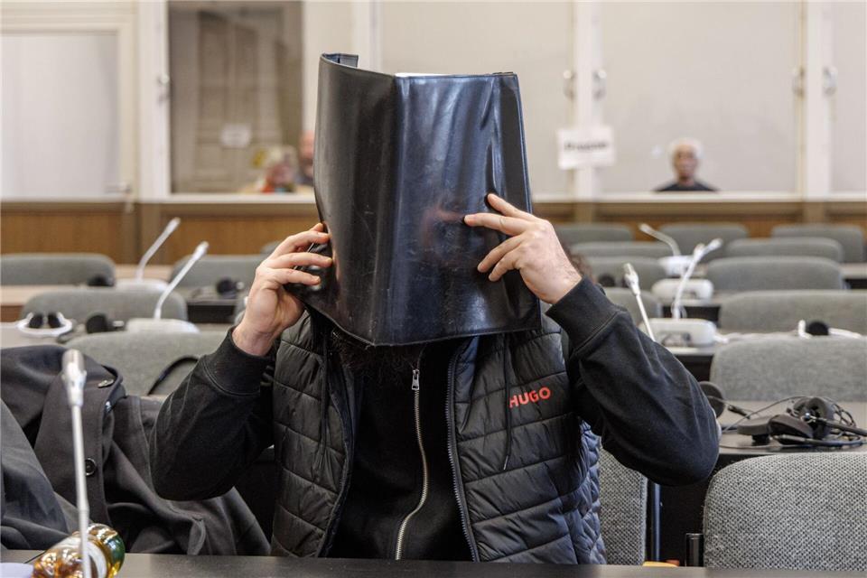 Das Gericht verurteilte den Angeklagten zu einer lebenslangen Freiheitsstrafe. Markus Scholz/dpa