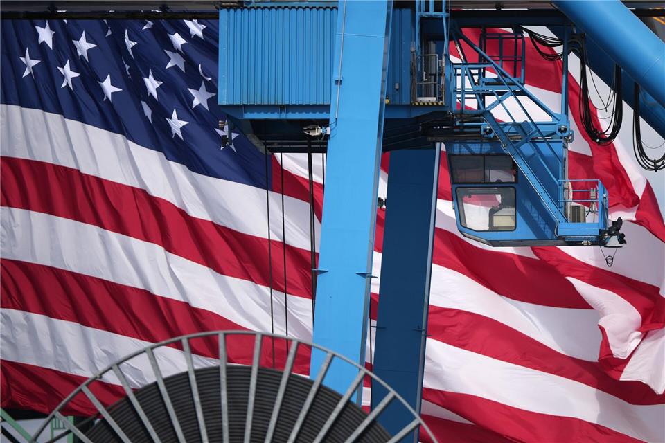 Das Geschäft mit den USA schwankt im Zollstreit stark (Archivbild)Matt Slocum/AP/dpa
