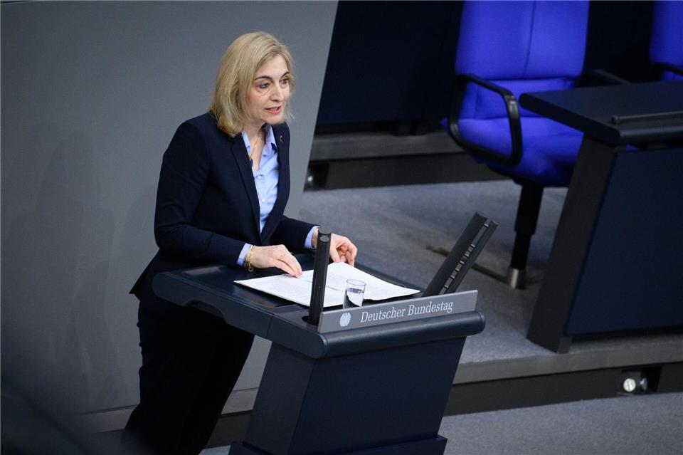 Das Gesetz von Gesundheitsministerin Nina Warken soll eine flexiblere Umsetzung vor Ort ermöglichen. Bernd von Jutrczenka/dpa