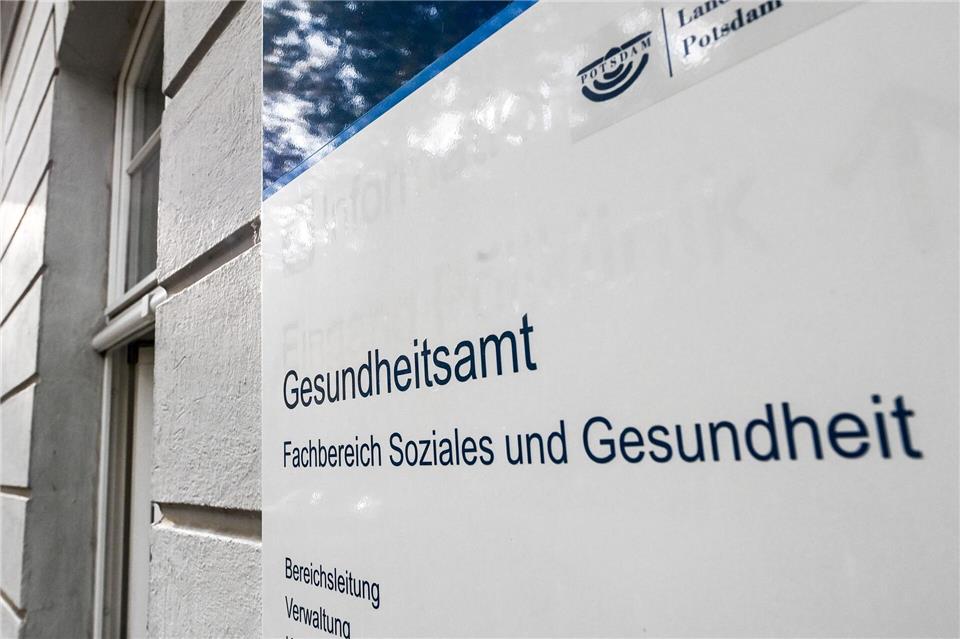 Das Gesundheitsamt in Potsdam behandelt nach dem Tod eines Siebenjährigen an Meningokokken andere Kinder und Kontaktpersonen. (Archivbild)Jens Kalaene/dpa-Zentralbild/dpa