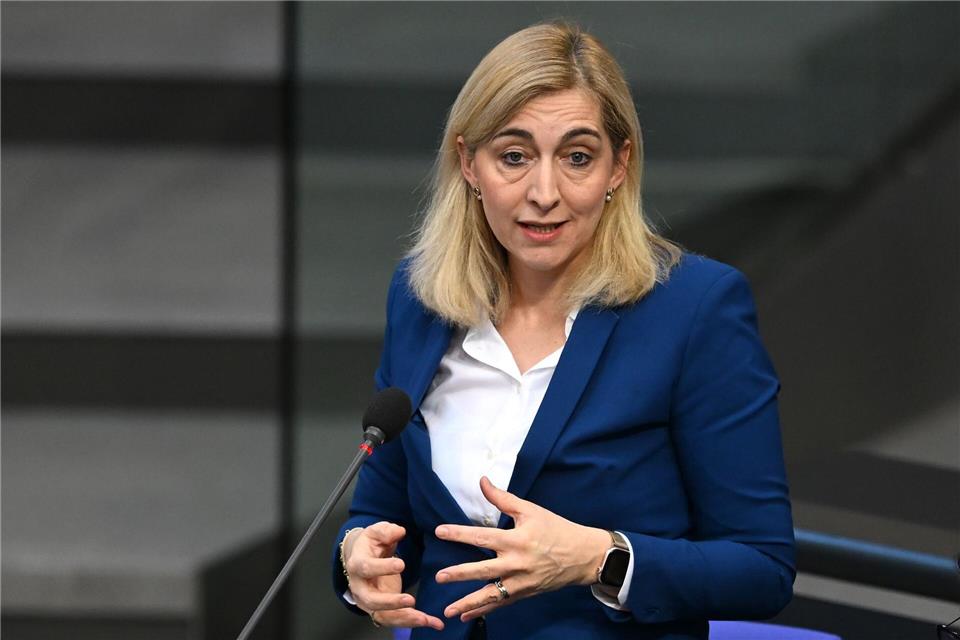 Das Gesundheitsministerium erwartet eine größere Finanzlücke bei den Kassen 2027. (Archivbild)Elisa Schu/dpa