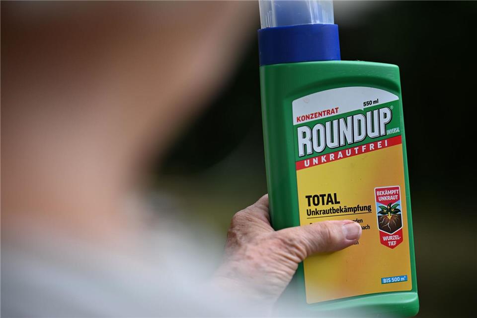 Das Glyphosat-Produkt Roundup, von dem es mittlerweile auch eine glyphosatfreie Variante gibt, kommt auch in Europa zum Einsatz.Wolf von Dewitz/dpa