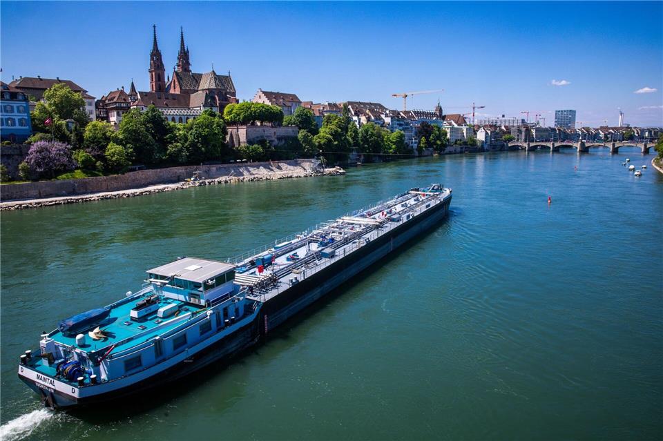 Das Grundwasser entlang des Oberrheins ist nach einer Studie erheblich mit Schadstoffen belastet (Archivbild).Jens Büttner/dpa
