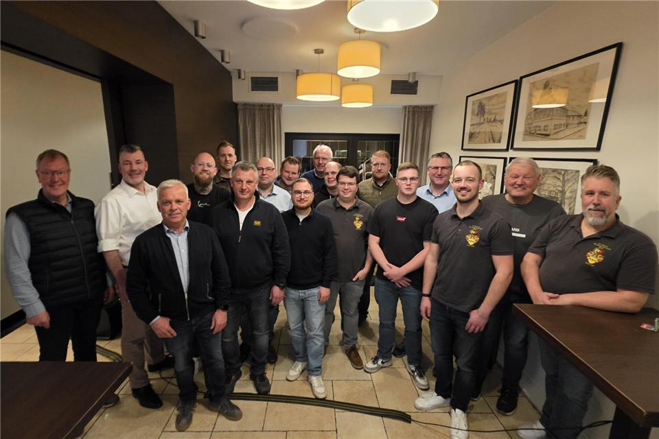 Das Gruppenfoto zeigt die ausscheidenden und gewählten Mitgliedern des Vorstandes.