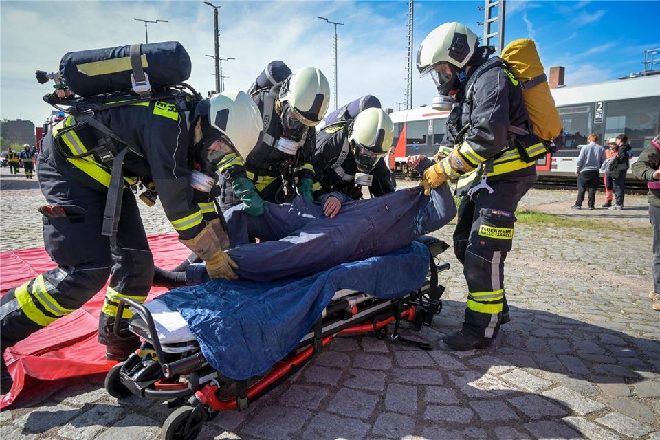 Das Güterbahnhof-Areal in Halle war Ort für diverse Übungsszenarien. Heiko Rebsch/dpa