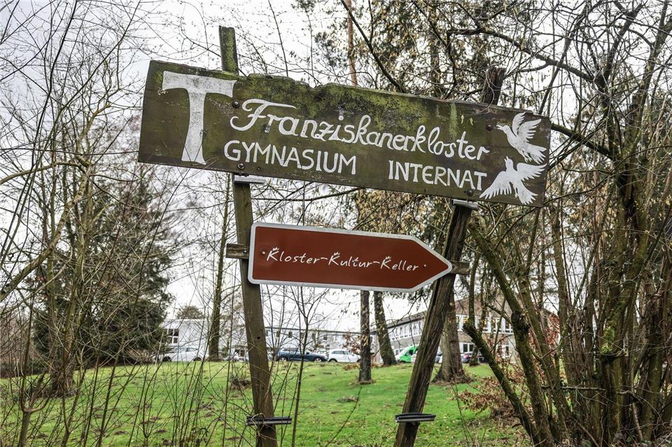 Das Gymnasium Vossenack wurde vom Franziskaner-Orden gegründet und und ist heute in Trägerschaft einer gemeinnützigen Schulgesellschaft. Oliver Berg/dpa