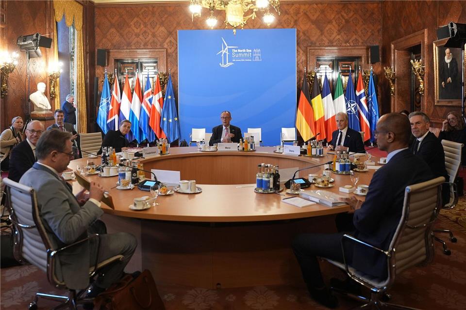 Das Hamburger Rathaus ist Schauplatz des Nordsee-Gipfels.Marcus Brandt/dpa