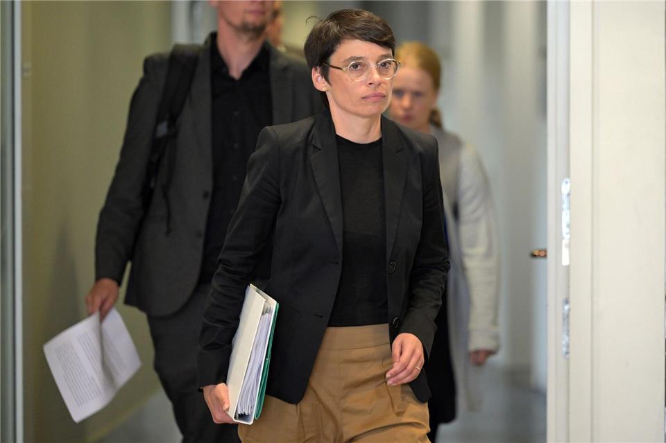 Das Handeln von NRW-Flüchtlingsministerin Josefine Paul (Grüne) nach dem Anschlag steht im Fokus. (Archivbild)Federico Gambarini/dpa