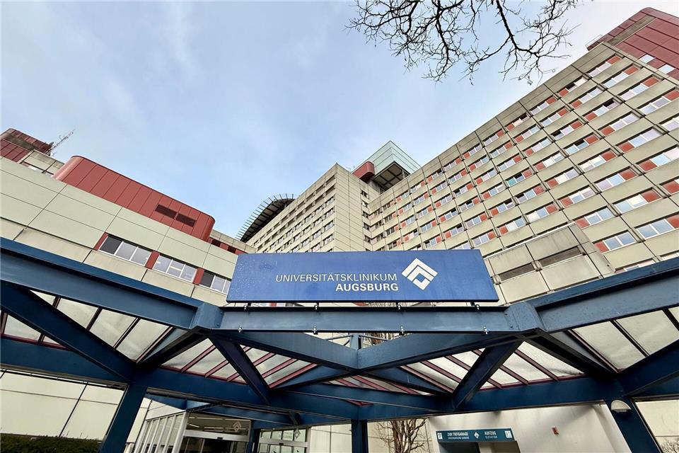 Das Hauptgebäude des Universitätsklinikums soll im kommenden Jahrzehnt neu gebaut werden.Ulf Vogler/dpa