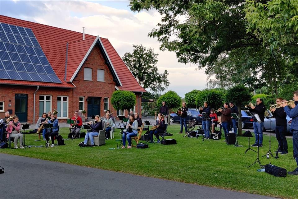 Das Hauptorchester der Burgmusikanten hat unter freiem Himmel für das Konzert geprobt.