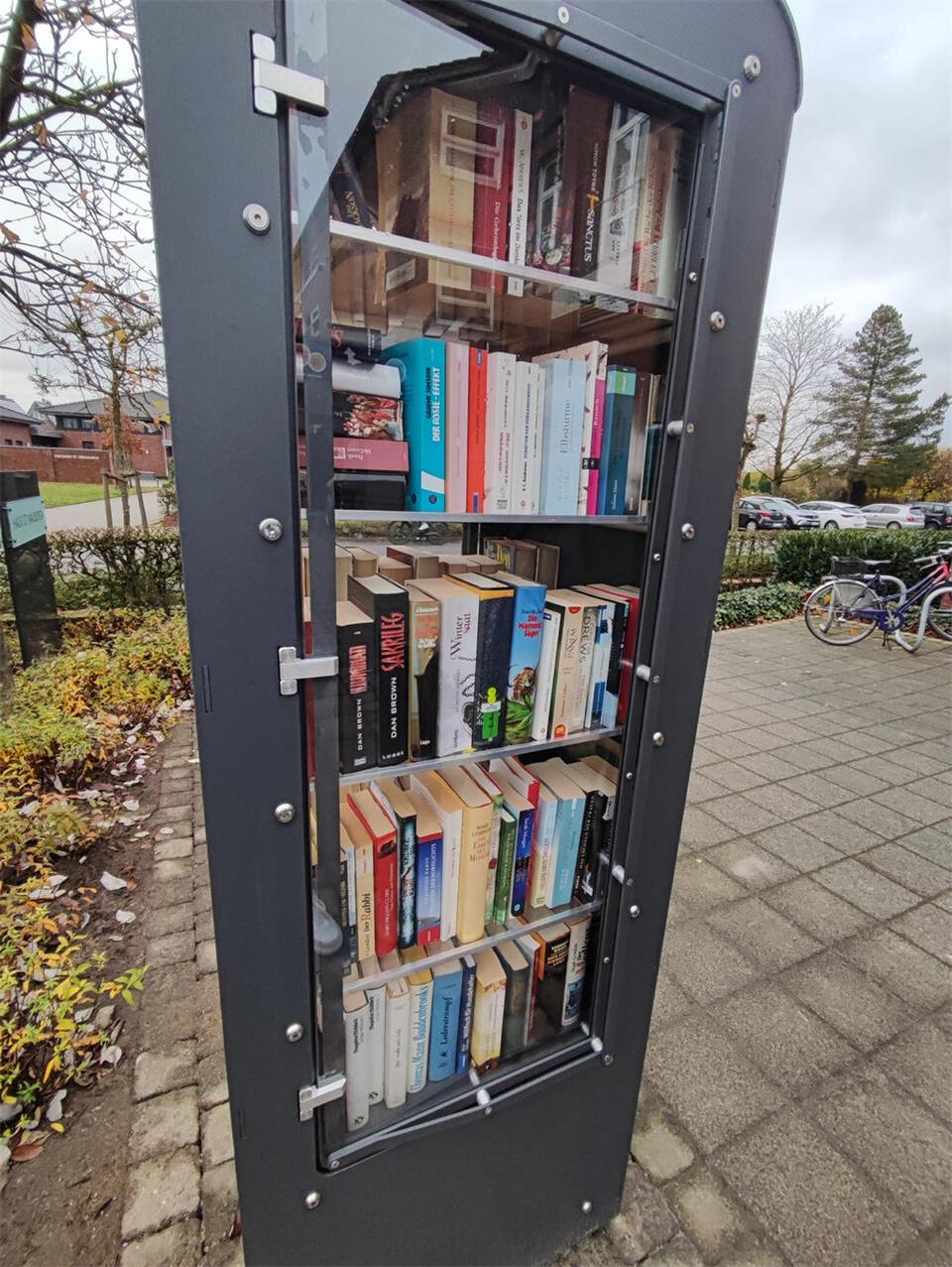 Das Haus St. Walburga Ramsdorf hat über die Kleinprojekte einen Bücherschrank finanziert.