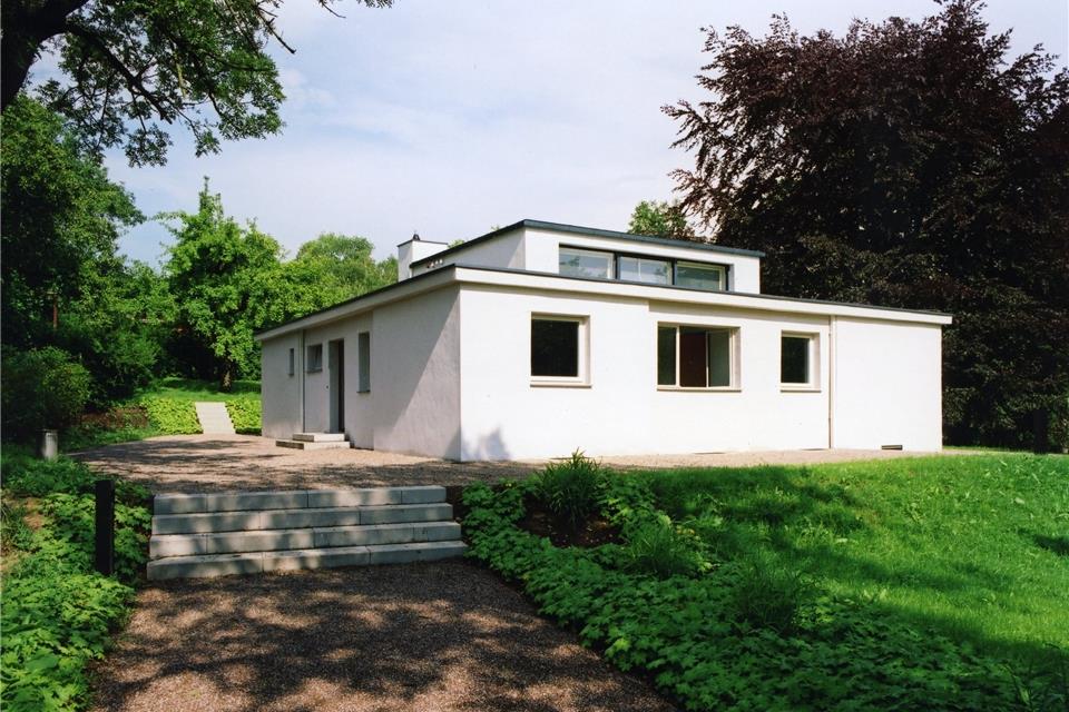 Das Haus am Horn wurde als Muster- und Versuchshaus des Bauhauses für die erste Bauhausausstellung 1923 errichtet. Es ist ein Förderprojekt der Deutschen Stiftung Denkmalschutz.