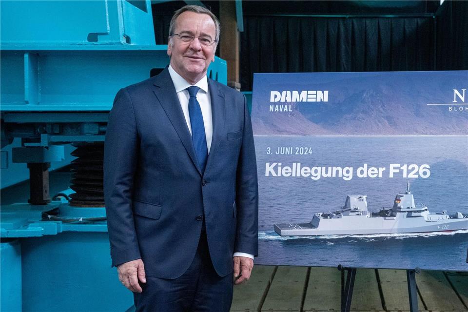 Das Haus von Verteidigungsminister Boris Pistorius (SPD) hatte einen Generalunternehmerwechsel geprüft, sich nun aber dagegen entschieden. (Archivbild)Stefan Sauer/dpa