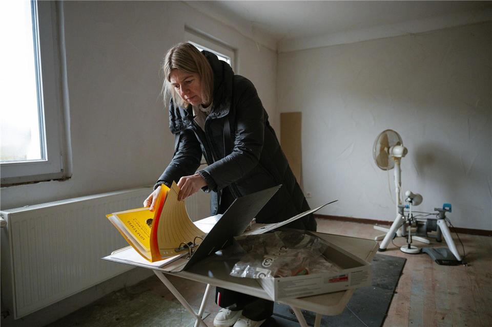 Das Haus war beim Betreten glücklicherweise bereits geräumt.  Oliver Dietze/dpa