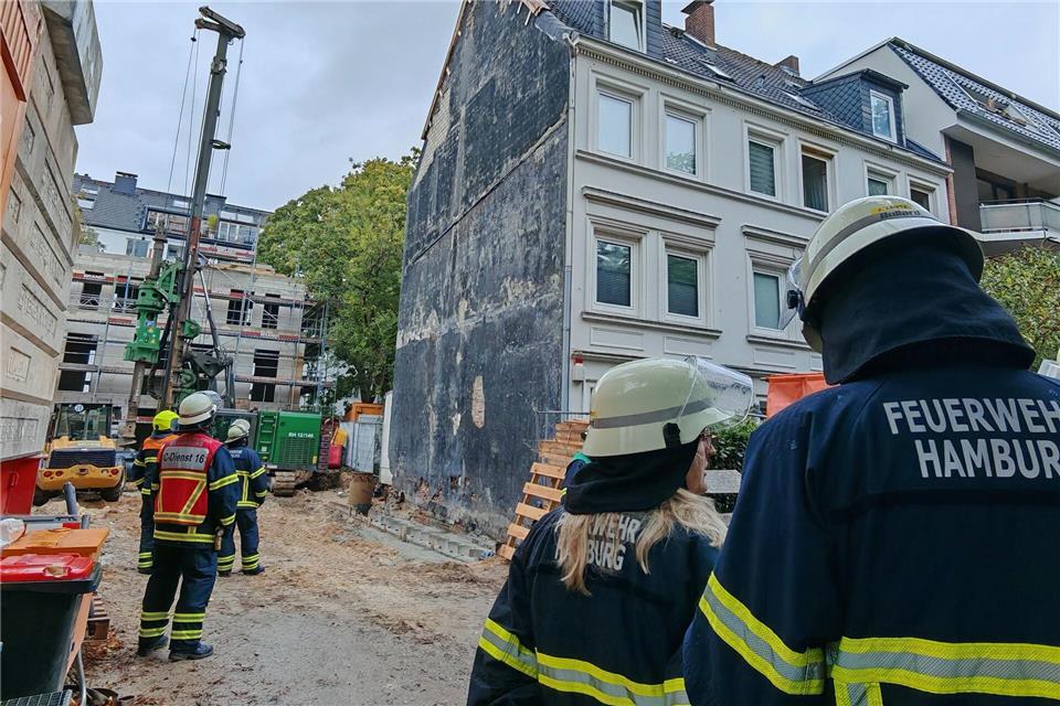Das Haus wurde aus Sicherheitsgründen evakuiert. Carsten Neff/dpa