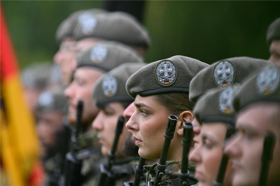 Das Heimatschutzregiment 6 vereint zwei Kompanien aus Berlin, zwei Kompanien aus Potsdam und jeweils eine Kompanie aus Magdeburg und Klietz.Klaus-Dietmar Gabbert/dpa