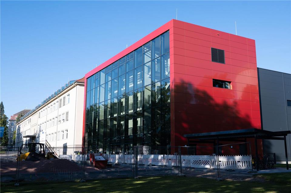 Das Helmholtz-Institut Freiberg für Ressourcentechnologie wird bei mehreren Forschungsprojekten zur Rohstoffversorgung vom Bund gefördert (Archivbild). Sebastian Kahnert/dpa-Zentralbild/dpa