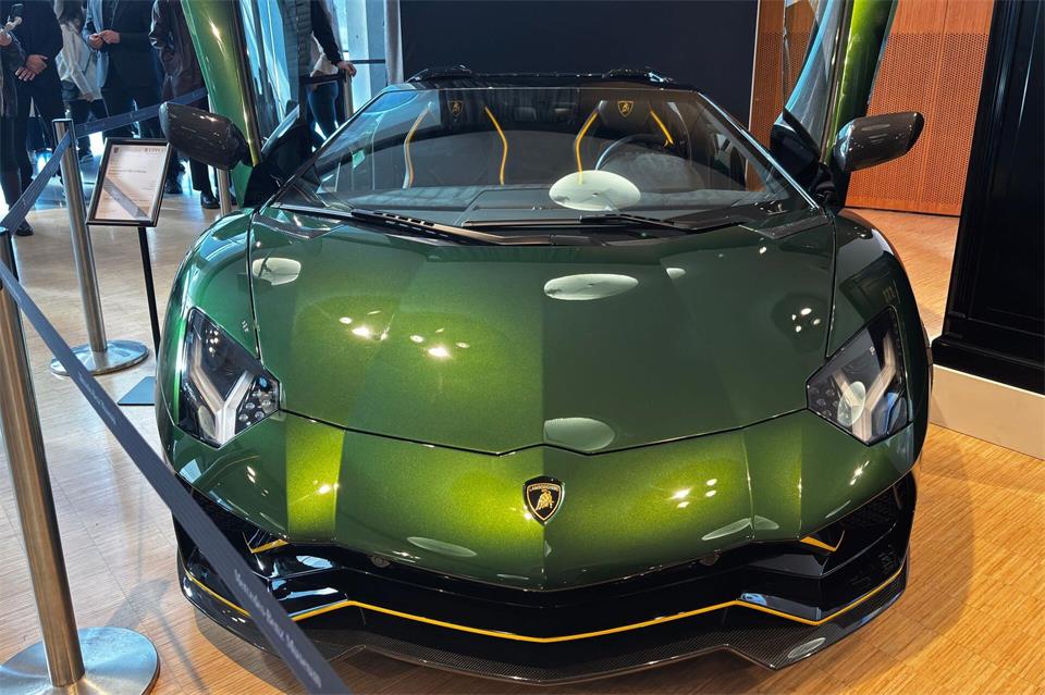 Das Highlight der Auktion: Ein Lamborghini Aventador LP 780-4 Ultimate Roadster.Florian Ertl/dpa