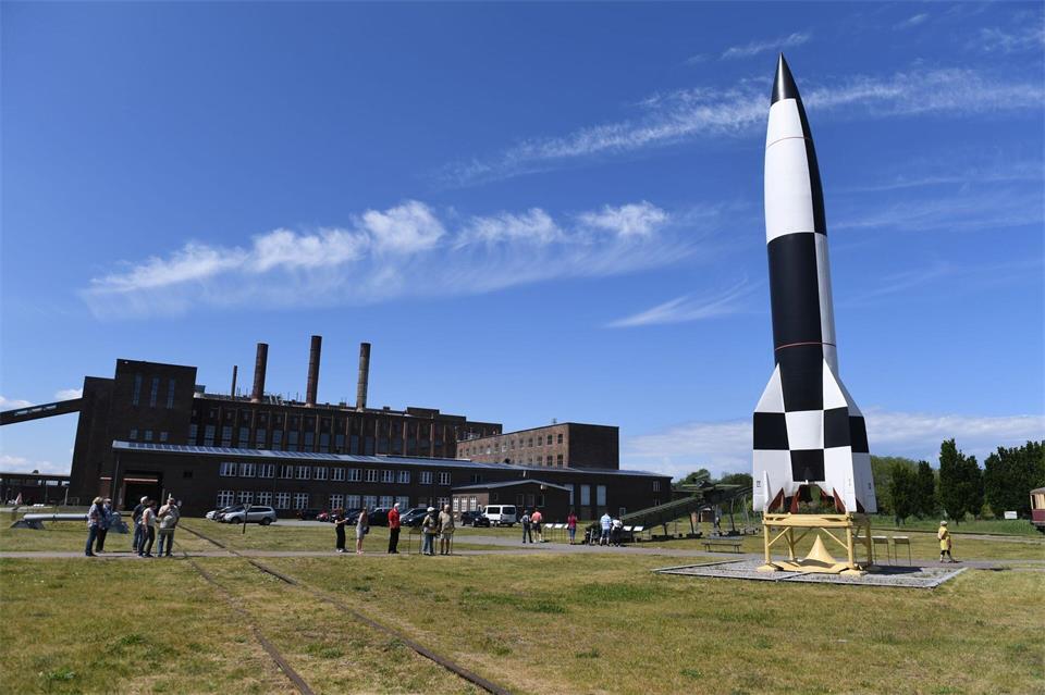 Das Historisch-Technische Museum in Peenemünde klärt über die Raketenentwicklung zur NS-Zeit auf. (Archivbild)Stefan Sauer/dpa