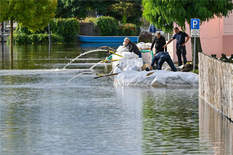Das Hochwasser entlang der Oder konnten die Einsatzkräfte einigermaßen gut beherrschen. (Archivbild)Patrick Pleul/dpa