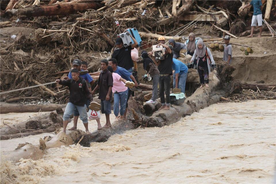 Das Hochwasser gilt als eines der schwersten der vergangenen Jahre.Binsar Bakkara/AP/dpa