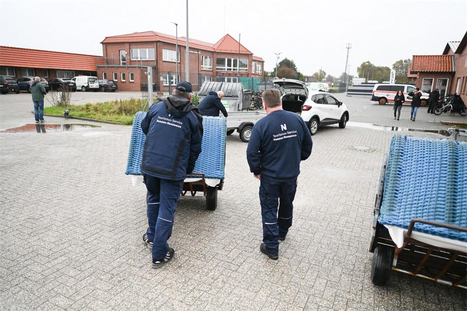 Das Höchstgebot für einen Strandkorb betrug 400 Euro, der günstigste ging für 140 Euro an seinen neuen Besitzer.Lars Penning/dpa