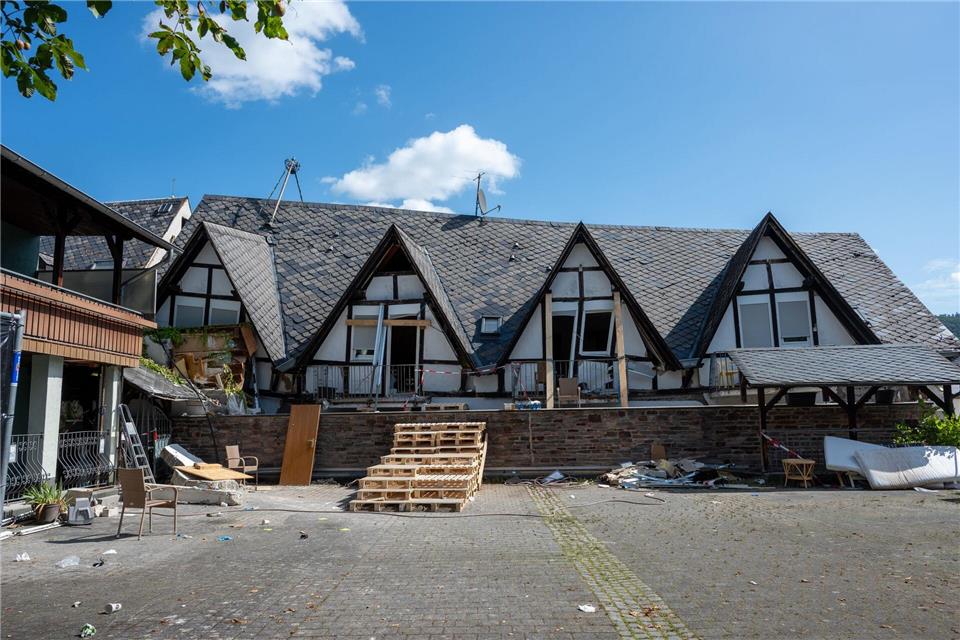 Das Hotel war in den 1980er-Jahren aufgestockt worden. (Archivbild)Harald Tittel/dpa