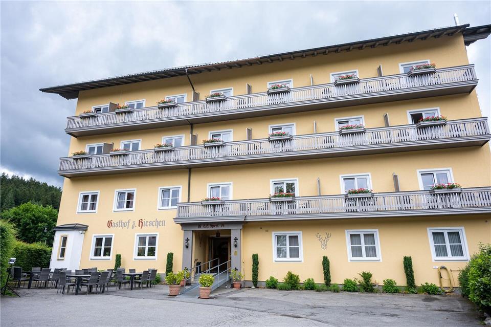 Das „Hotel zum Hirschen“ in der Oberpfalz hat mit einer Äußerung zu Juden für Fassungslosigkeit gesorgt.  Armin Weigel/dpa