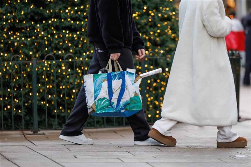 Das Innenministerium in Sachsen-Anhalt gibt Tipps gegen Taschendiebstahl in der Weihnachtszeit. (Symbolbild)Friso Gentsch/dpa