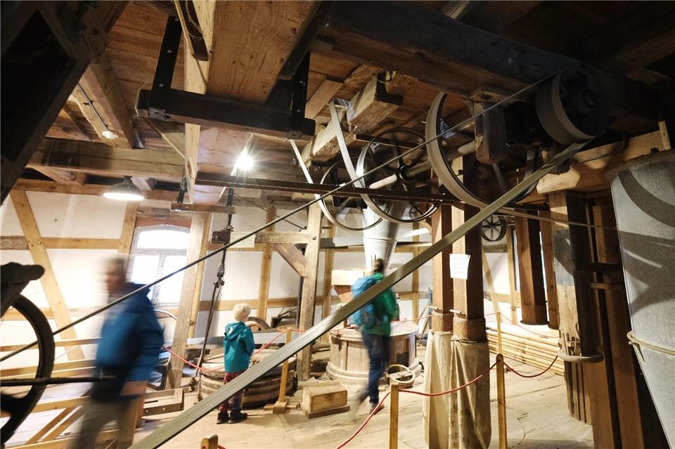 Das Interesse an alter Mühlentechnik ist ungebrochen. Zum Deutschen Mühlentag konnten Interessierte bundesweit rund 600 Mühlen inspizieren. Sebastian Willnow/dpa