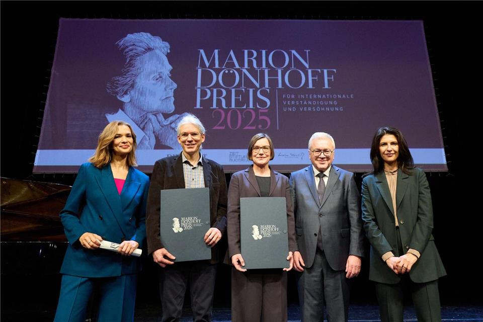 Das Internationale Komitee vom Roten Kreuz und der Verein EinDollarBrille sind mit dem Marion-Dönhoff-Preis geehrt worden.Georg Wendt/dpa
